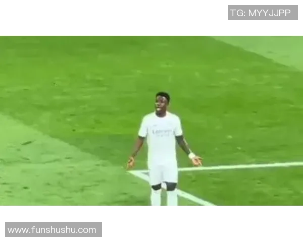 足球巨星怒火中烧瞬间回顾各大赛场上的情绪爆发与激情碰撞